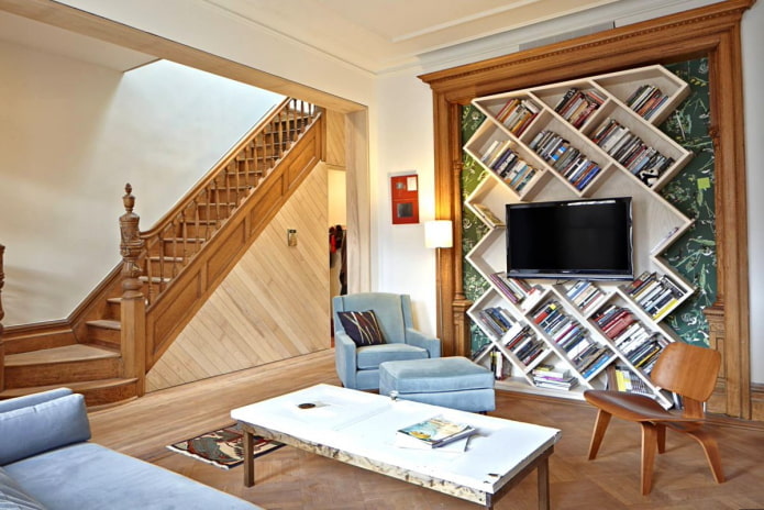 Étagères murales dans le salon