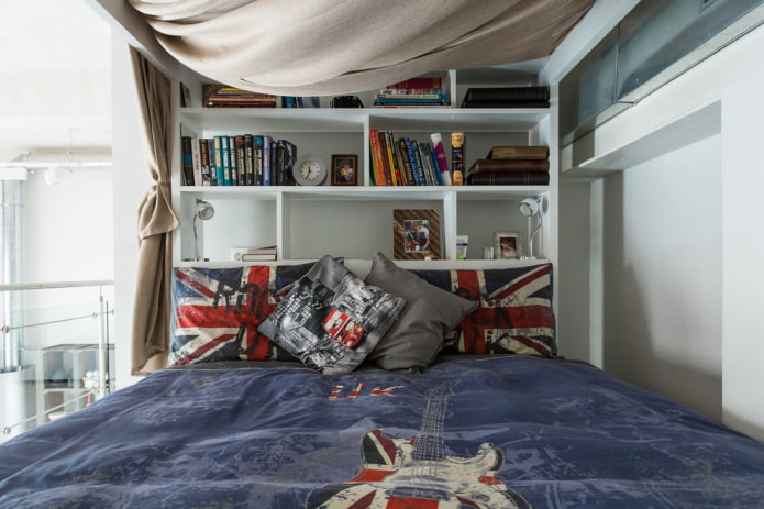 Étagères en tête de lit à l'intérieur