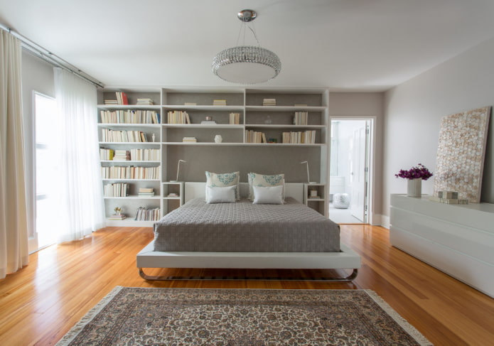 Étagères au-dessus du lit dans un style moderne