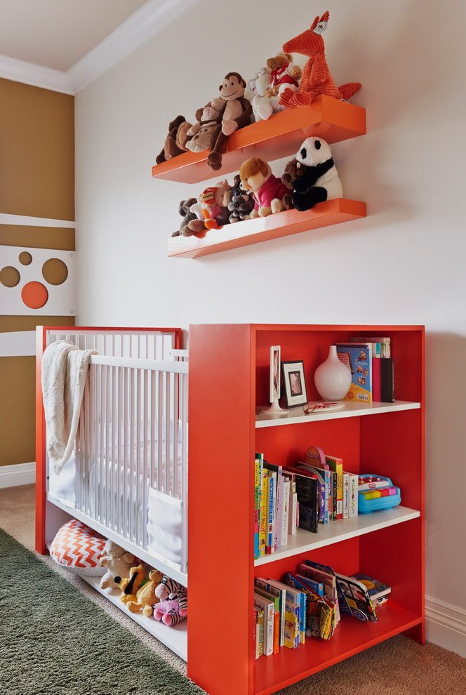 Couleurs des étagères à l'intérieur d'une chambre d'enfant