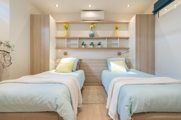 étagères pour la décoration à l'intérieur d'une chambre d'enfant