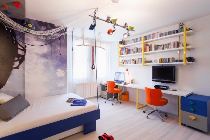 étagères à livres à l'intérieur de la chambre d'enfant
