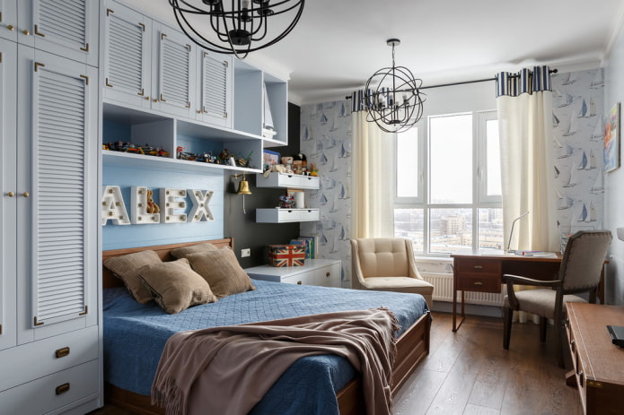 Étagères dans la chambre d'enfant de style nautique