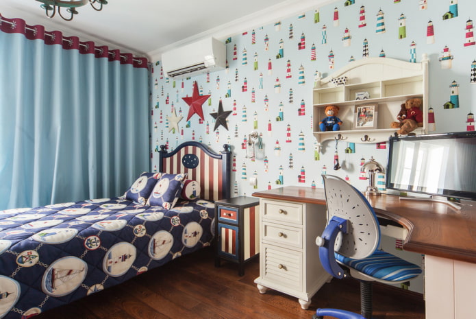 Étagères dans la chambre d'enfant de style nautique