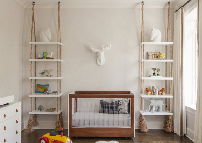 Design d'étagère dans une chambre d'enfant