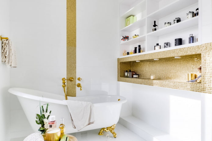 Étagère décorée de mosaïque