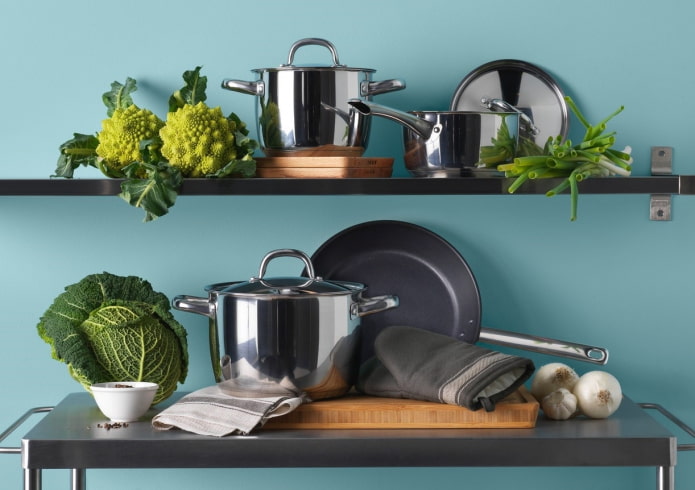 ensemble de casseroles en émail