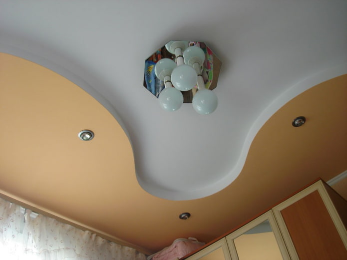 Construction en plaques de plâtre avec une combinaison de deux couleurs