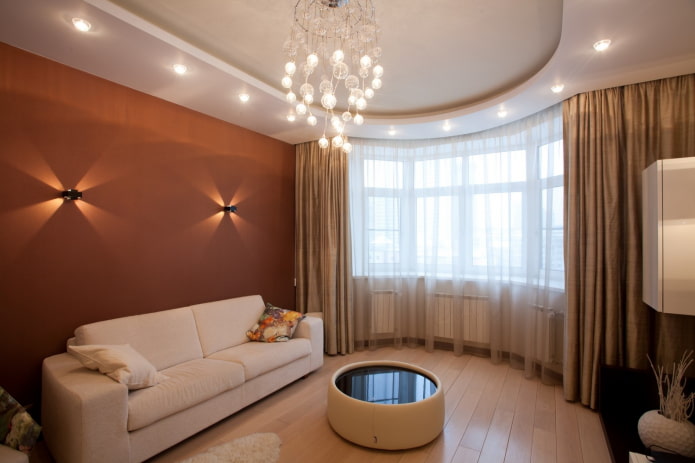 Construction en plaques de plâtre dans le salon avec une baie vitrée