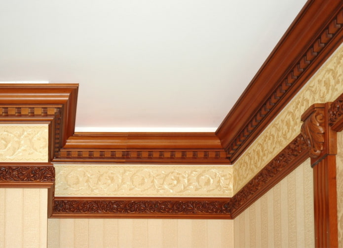 moulure de plafond en bois