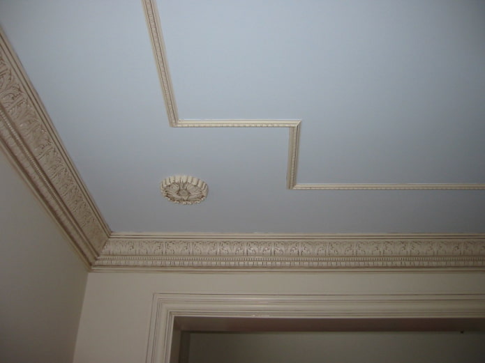 moulure de plafond beige