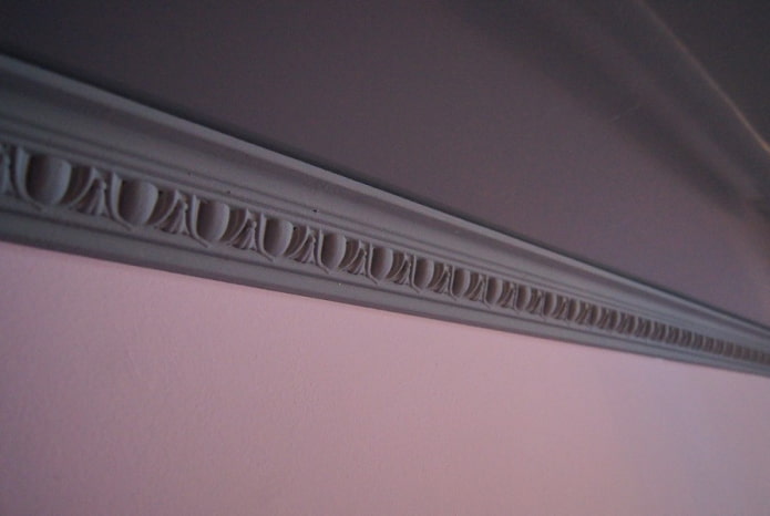 moulure de plafond grise