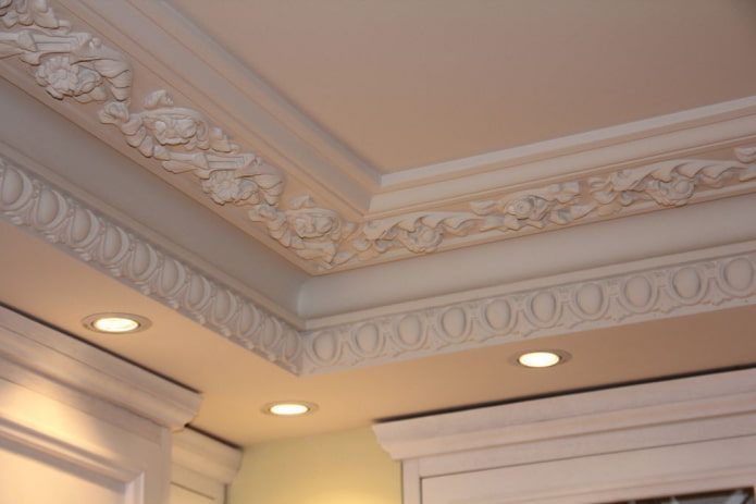 moulure de plafond avec moulure