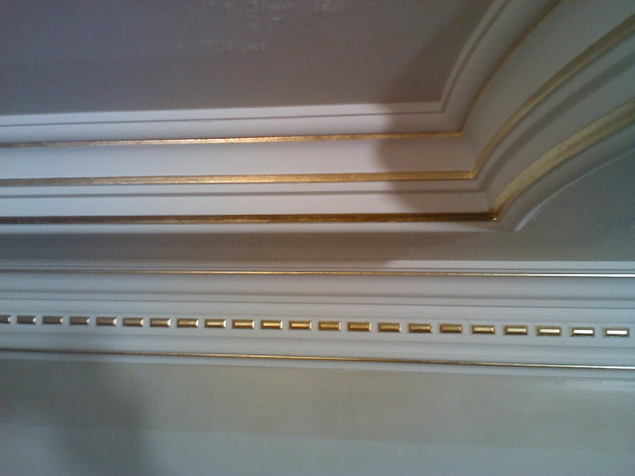 moulure de plafond avec inserts