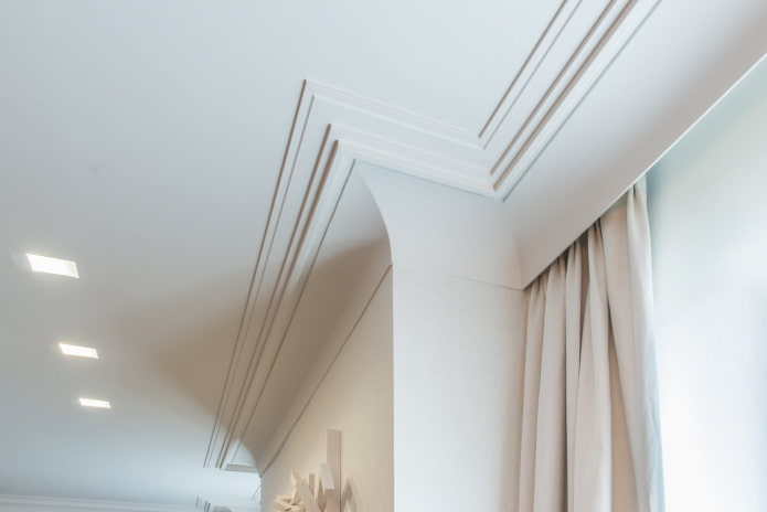 moulure de plafond en forme d'échelle