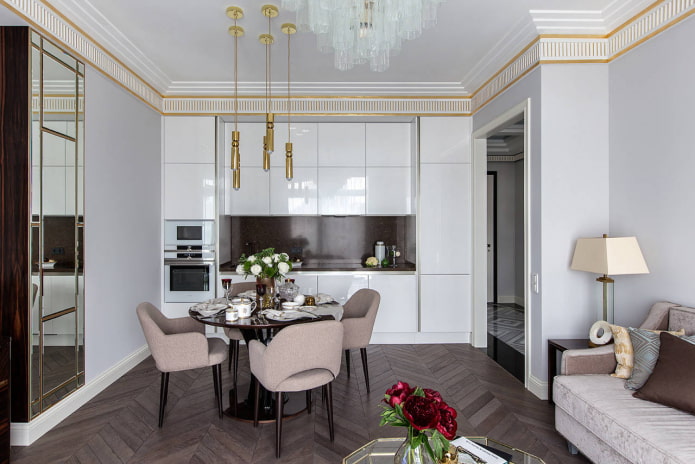 Moulures de plafond pour l'intérieur de la cuisine