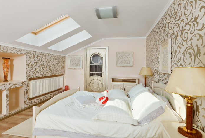 plafond tendu dans une chambre mansardée