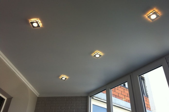Spots sur la loggia