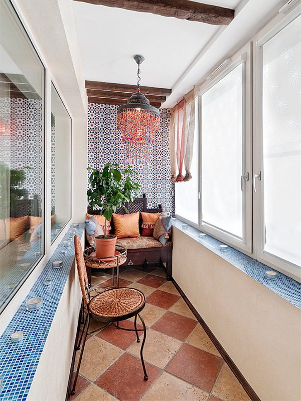 plafond avec poutres sur la loggia