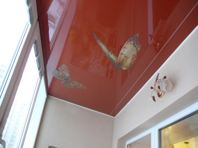 plafond tendu brillant sur la loggia