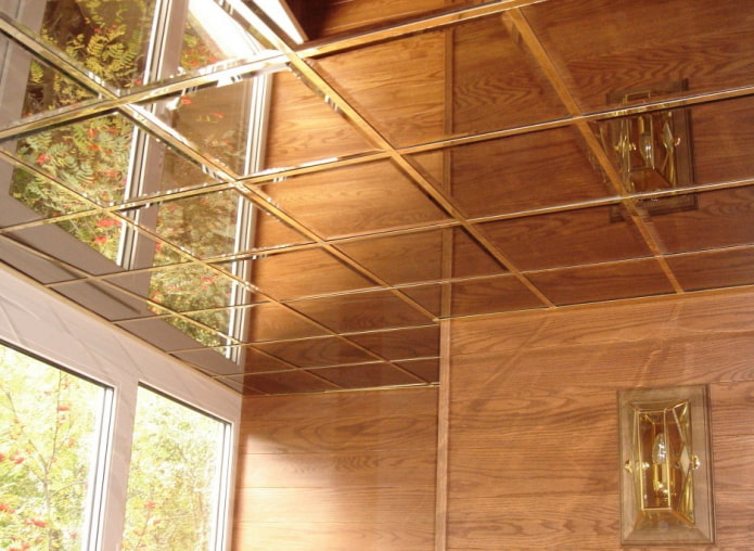 carreaux de plafond sur la loggia