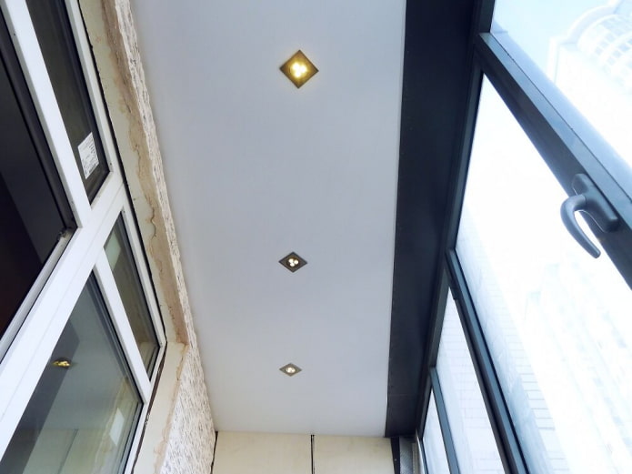 Spots sur la loggia