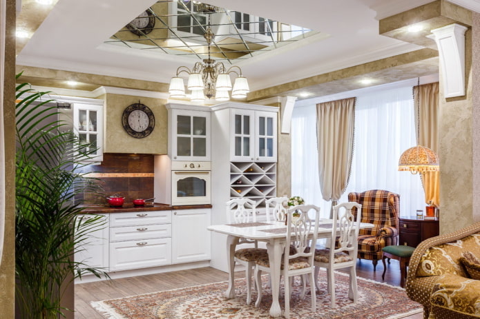 Plafond miroir dans la cuisine