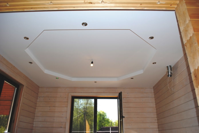 plafond en plaques de plâtre figuré avec éclairage