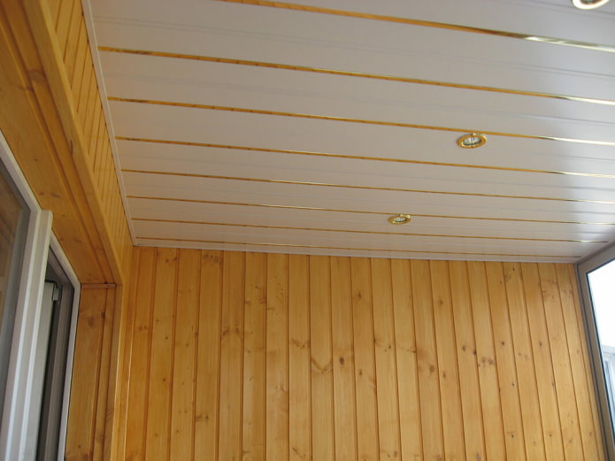 Panneaux en PVC avec rétroéclairage sur le Plafond de balcon