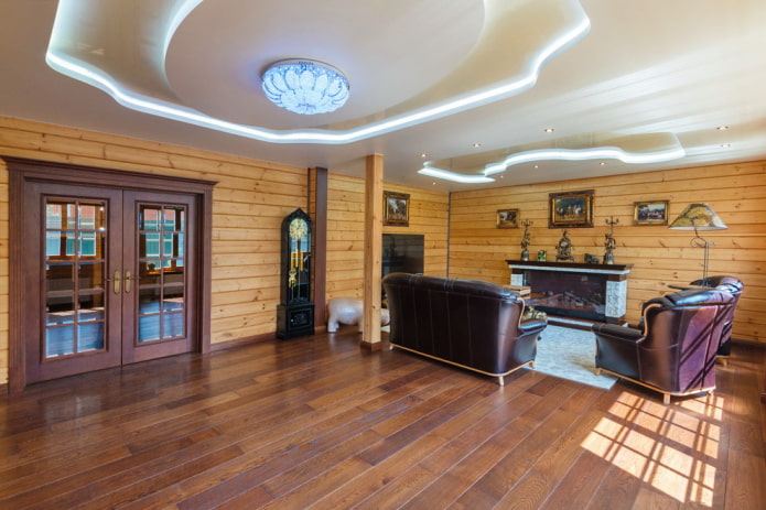 plafond bouclé à plusieurs niveaux avec rétroéclairage dans un salon en bois