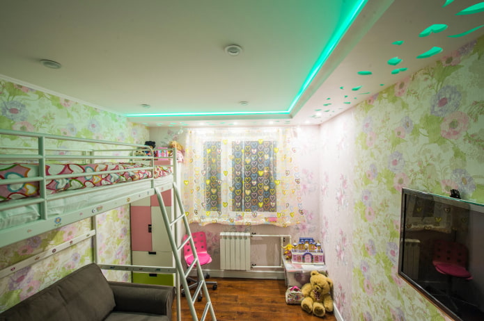 Structure de plafond avec éclairage dans la chambre d'enfant
