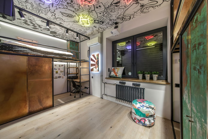 Plafond avec graffitis 