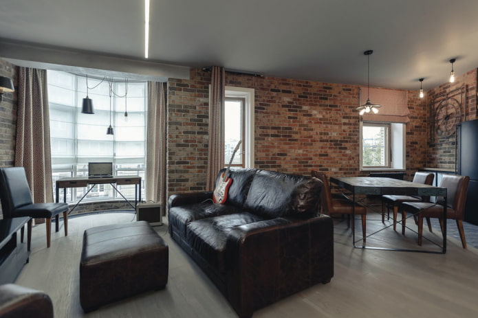 Plafond de style loft dans le hall