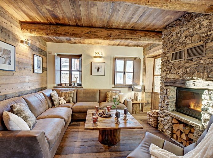 plafond dans le hall de style chalet