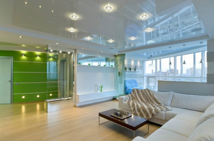 plafond sans lustre à l'intérieur du hall