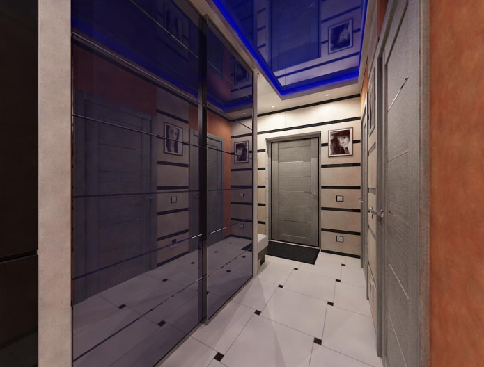 Plafond bleu dans le couloir