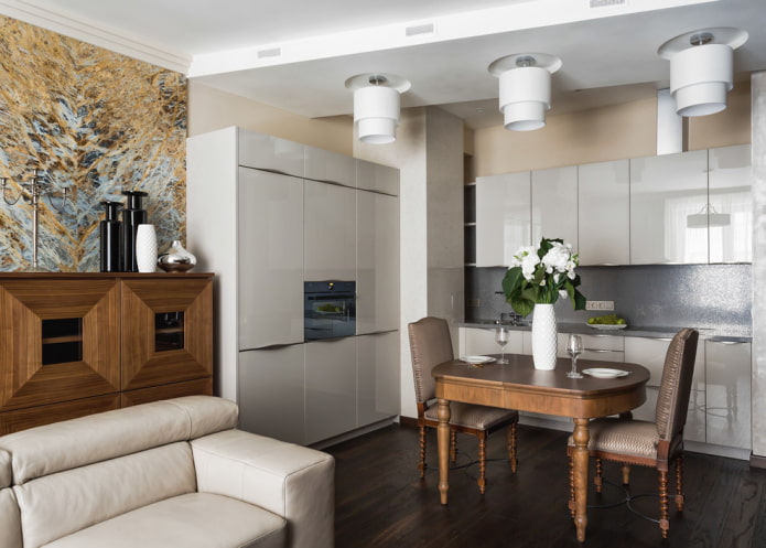 Zonage du plafond à l'intérieur de la cuisine-salon