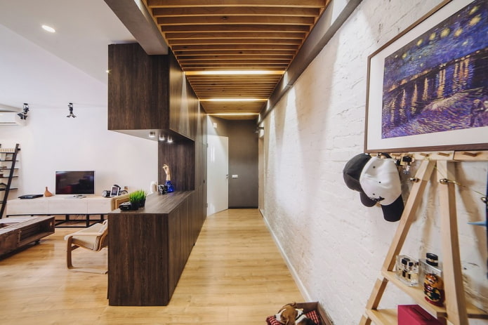 Plafond à lattes en bois