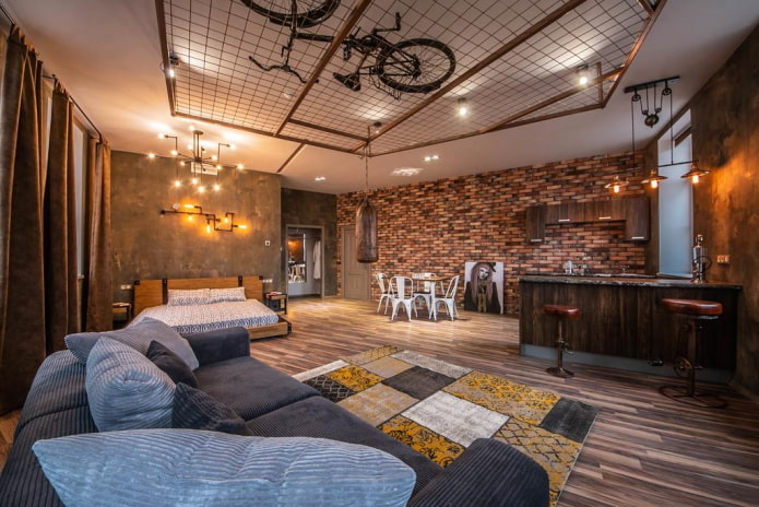 décoration intérieure avec un vélo et un grillage métallique