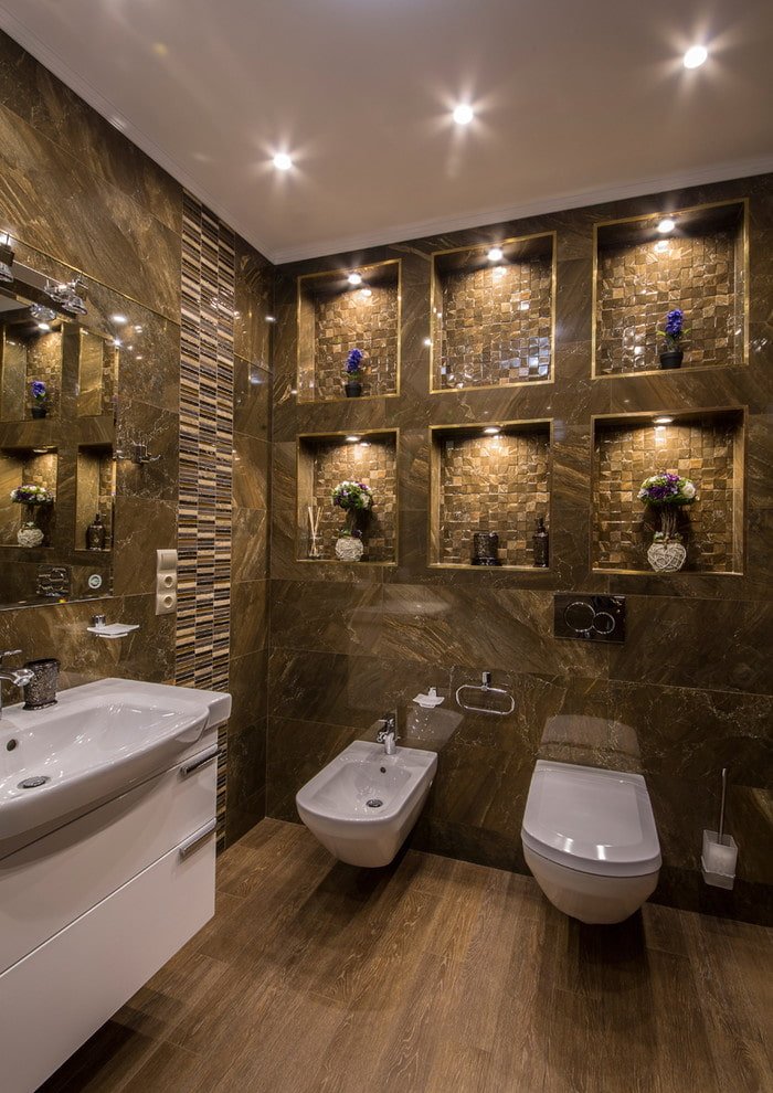 Plafond avec spots dans la salle de bain