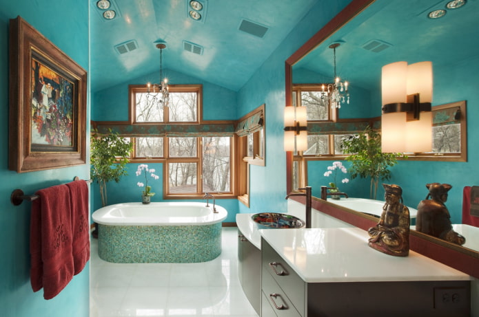 plafond turquoise dans la salle de bain