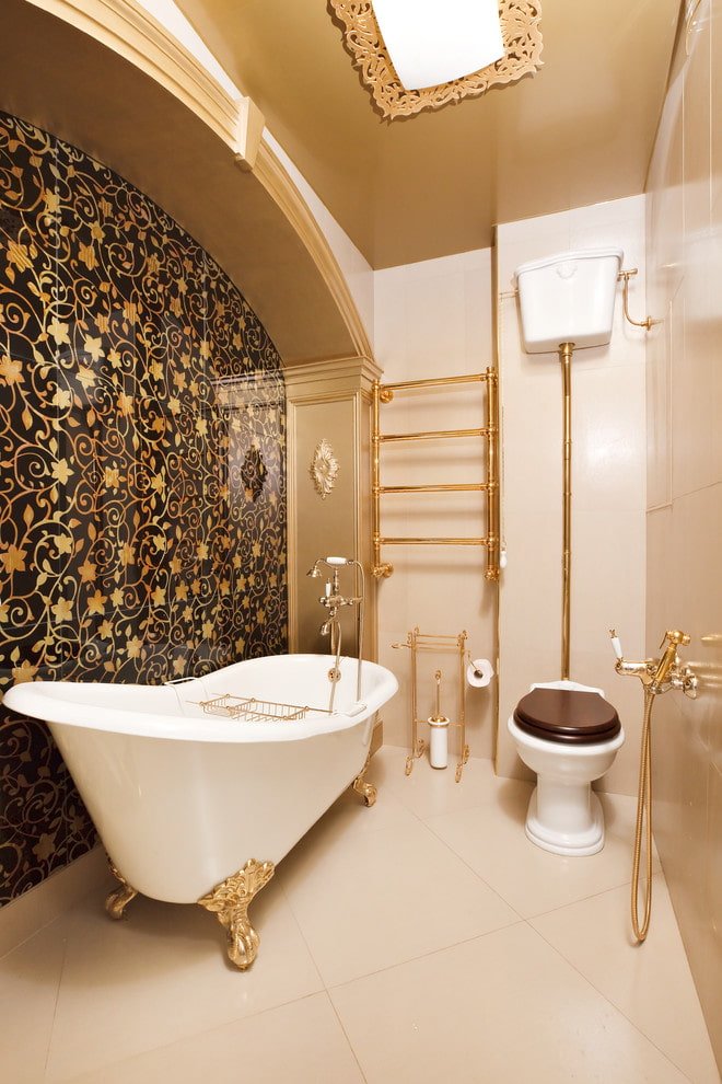 Aménagement du plafond de la salle de bain combinée avec WC
