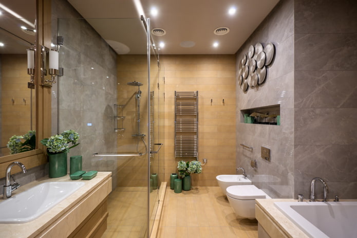 Plafond beige dans la salle de bain