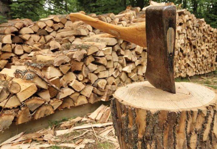 couper du bois de chauffage