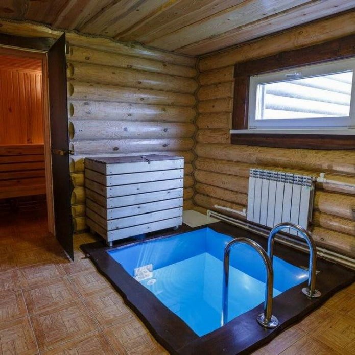 Baignoire dans le vestiaire