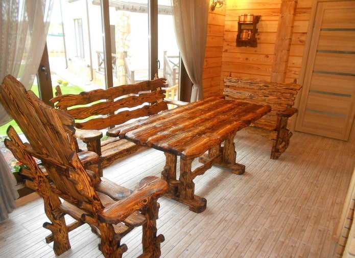 meubles en bois dans le dressing