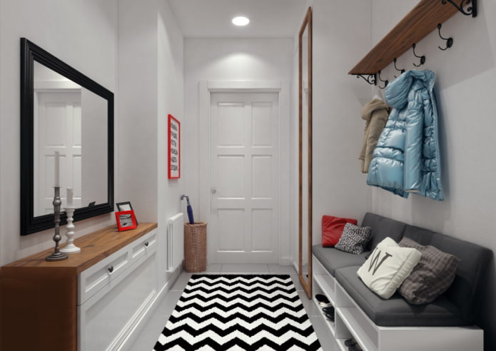 Siège avec espace pour chaussures à l'intérieur d'un couloir étroit