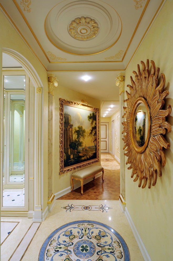 conception décorative du couloir dans le style classique