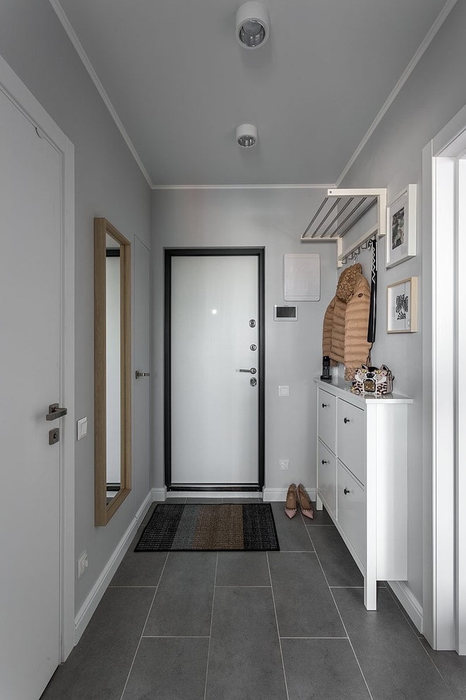 conception d'un couloir gris dans un style scandinave