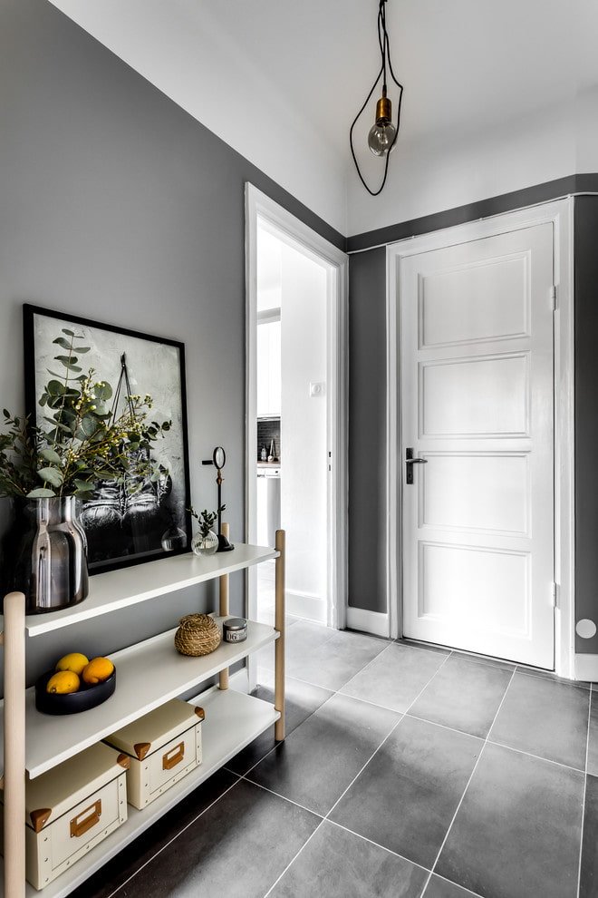 conception d'un couloir gris dans un style scandinave